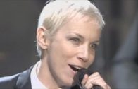 Eurythmics – Sweet Dreams (Are Made of This). LIVE 2005