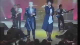 Eurythmics-Sisters-Are-Doin-It-For-Themselves-Live